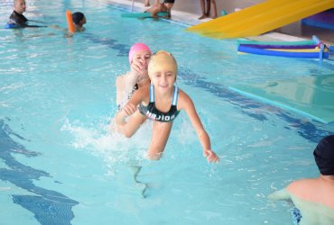 "LES CLASSES BLEUES" À LA PISCINE